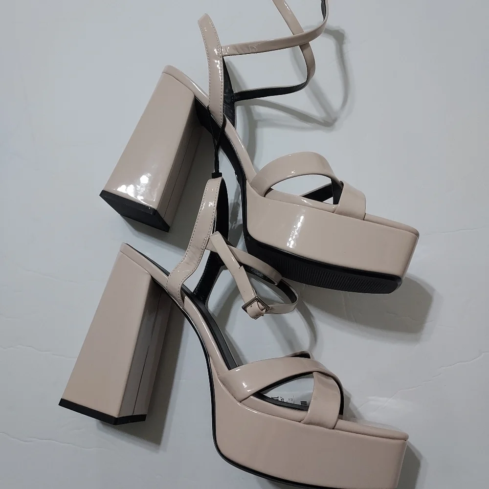 PATENT heeled platform sandals